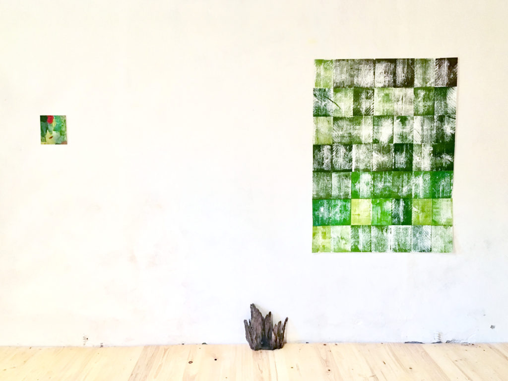 CLAIRE EBENDINGER, GREEN GRASS, ACRYLIC ON PAPER, FOUND WOOD, 
ACRYLIC PRINTING ON PAPER, 1 X 1,30 M